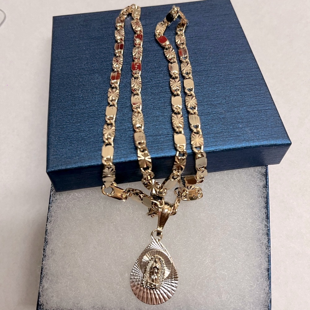 New Laminated gold chain with 24”‎ image of the Virgin of Gudalupe